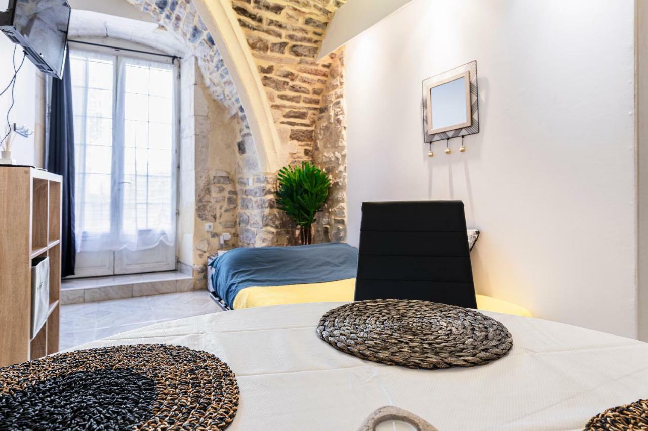 Ferienwohnung Calme Cocon Troglodyte Au Coeur De La Ville Nîmes Exterior foto